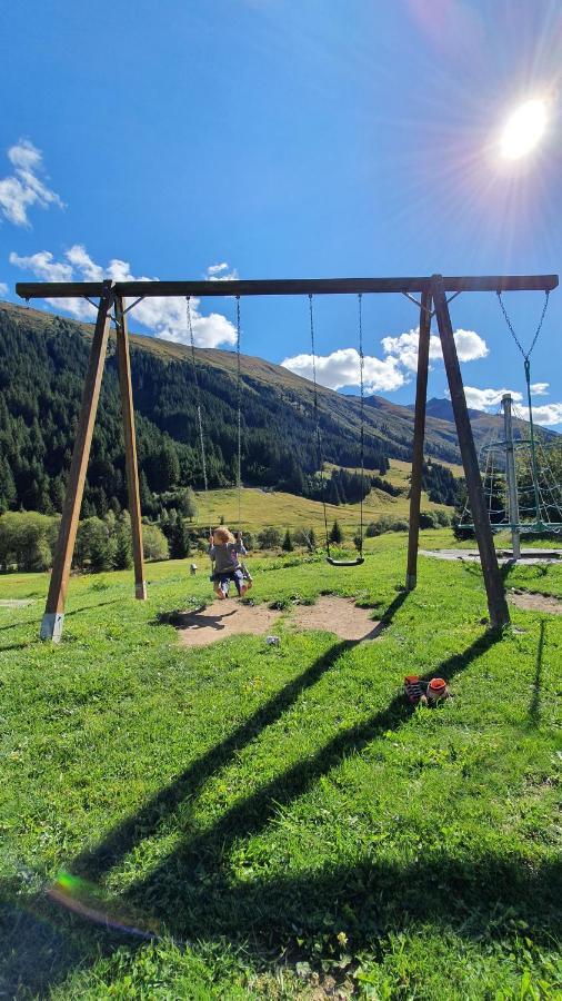 Yeti Lodge Sedrun Esterno foto
